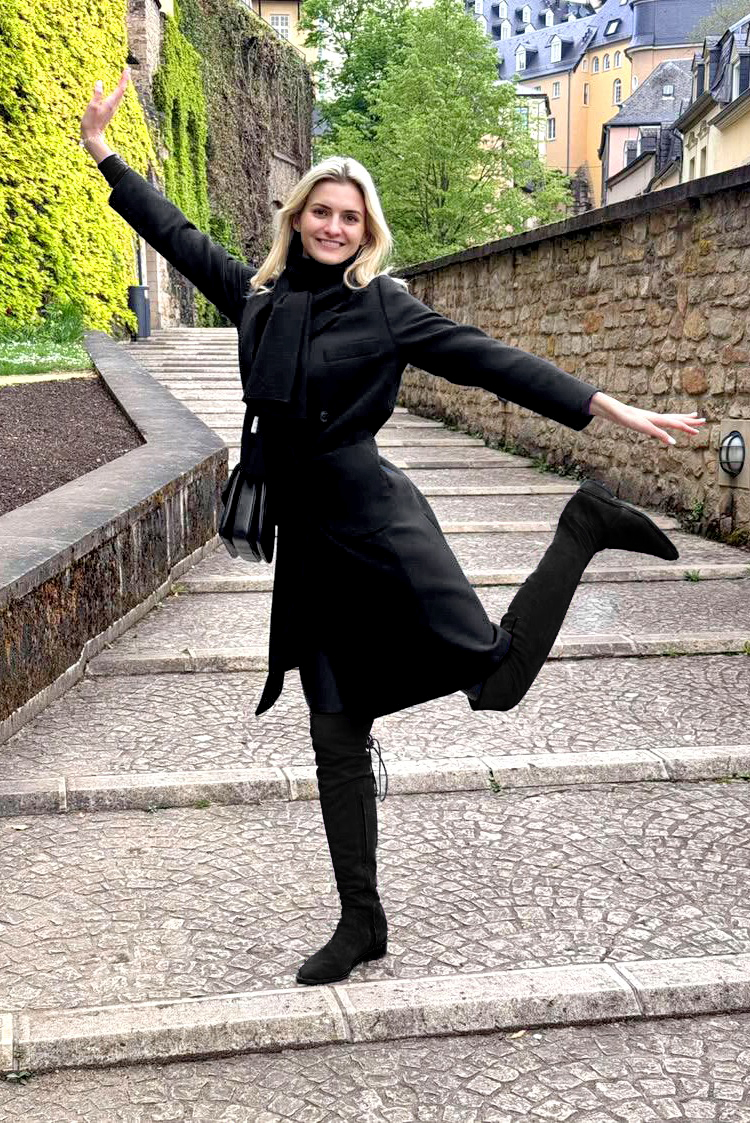 Matt black women's leather thigh-high boots. Round toe. Flat leather soles. Made to measure. Worn view - Florence KOOIJMAN
